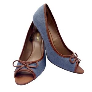 EUC - Nine West Peep Toe Heels - Chambray Blue with Tan Accents. Size 6.5